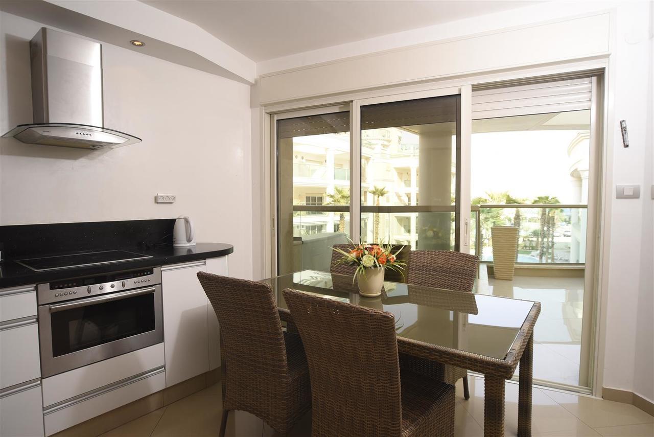 Palmore * Eilat